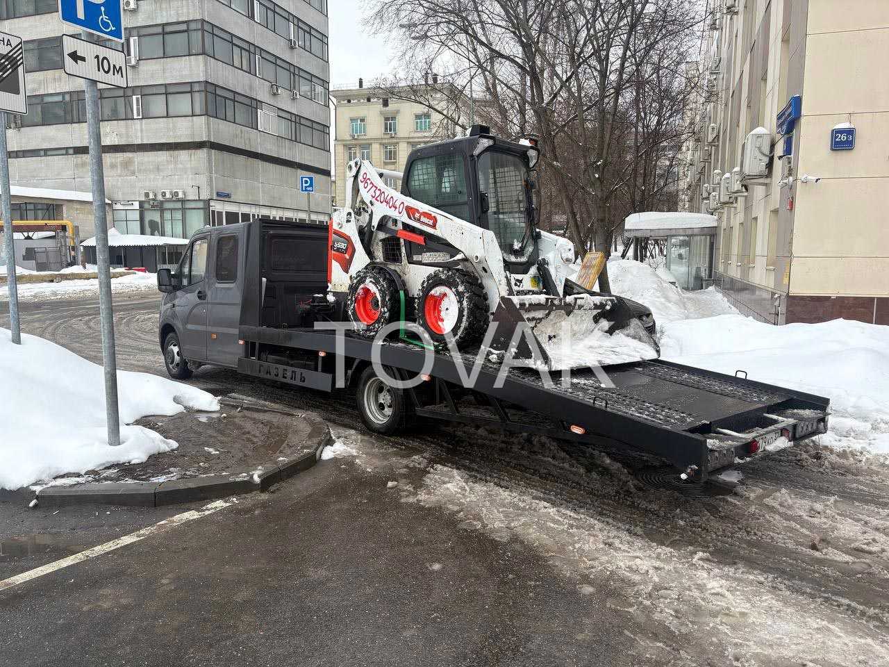 Эвакуатор у метро Сходненская в Москве