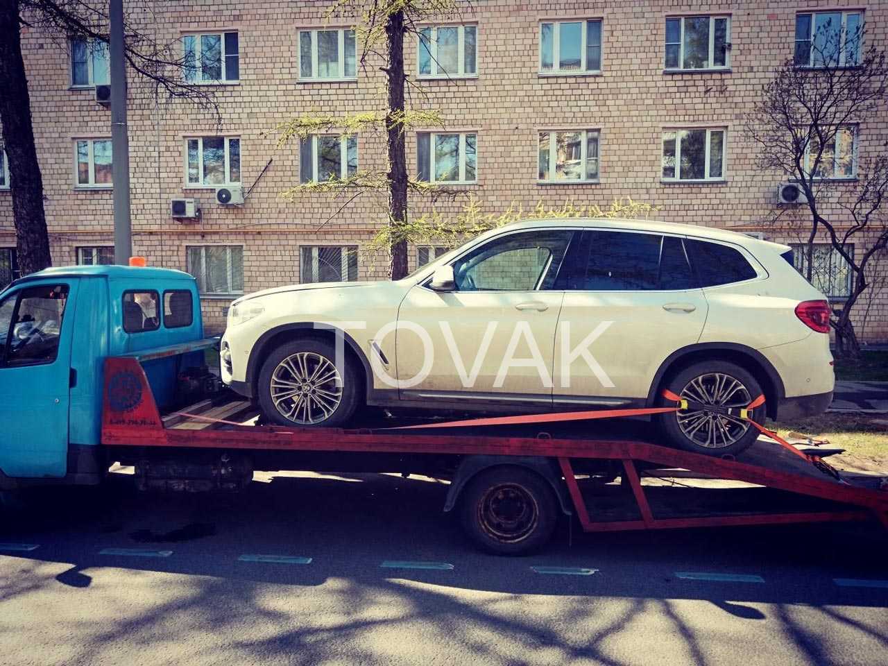 Эвакуатор у метро Академическая в Москве